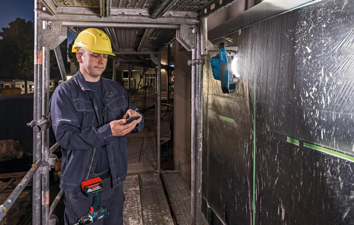 Lampe de travail sans-fil GLI 18V-2200 C BOSCH